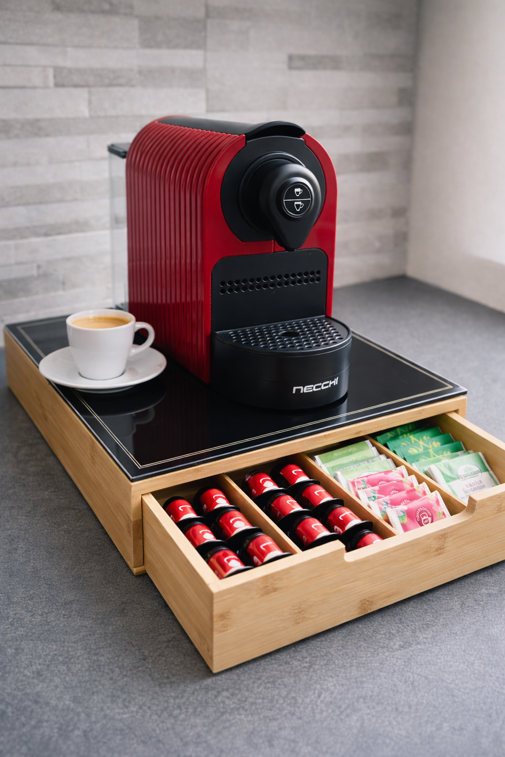 Macchina del caffè con capsule e tè